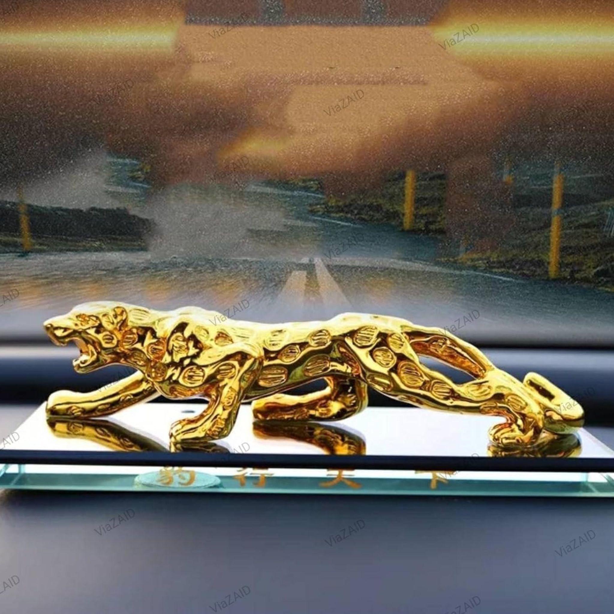 decrative Golden Metal Leopard Statue with golden stand